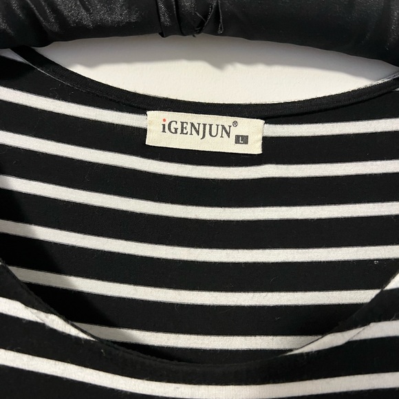 Striped peplum 3/4 sleeve top. - Picture 6 of 6